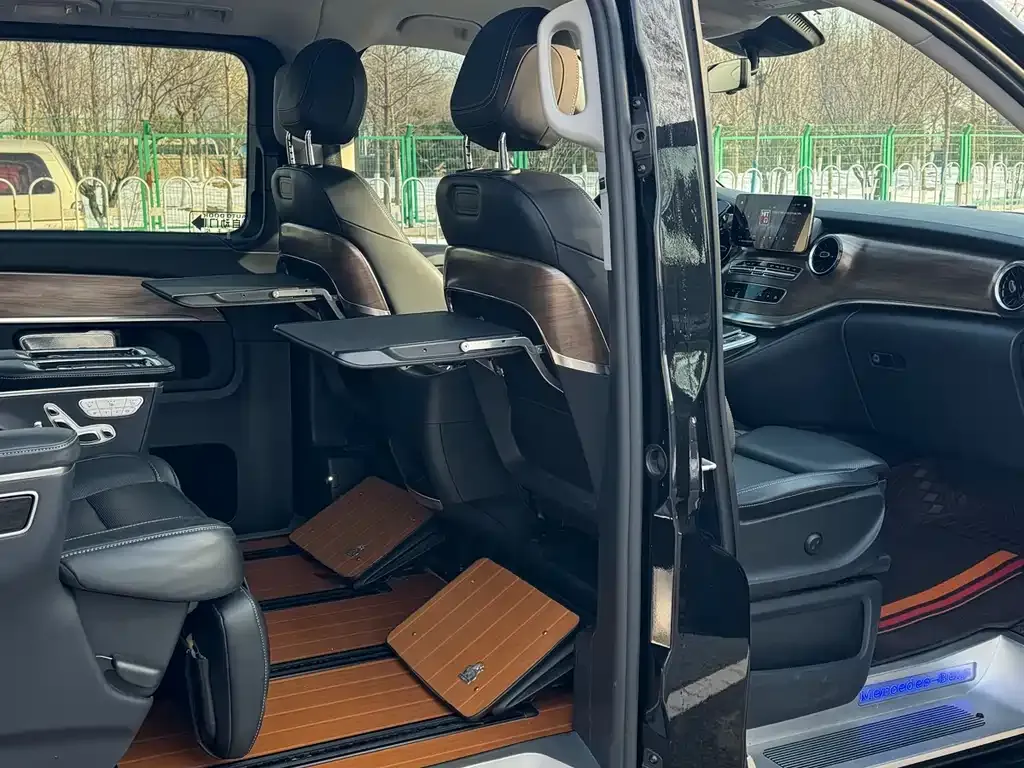 Mercedes-Benz V-Class 2023 из CN, фото 2