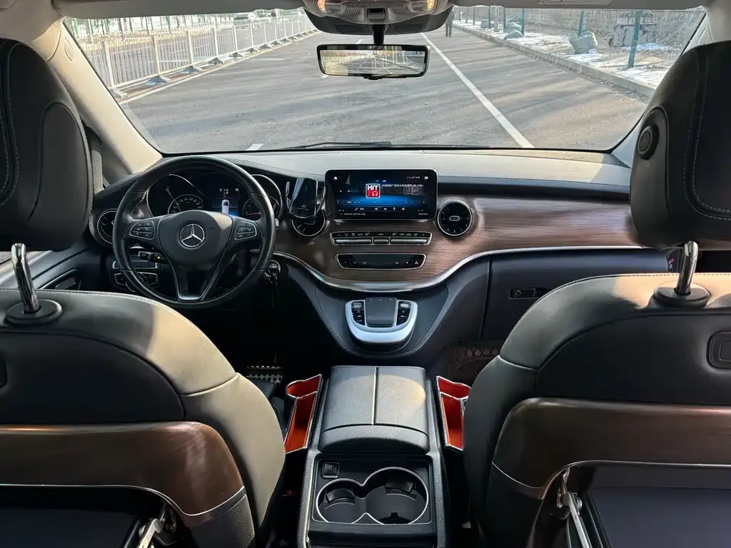 Mercedes-Benz V-Class 2023 из CN, фото 3