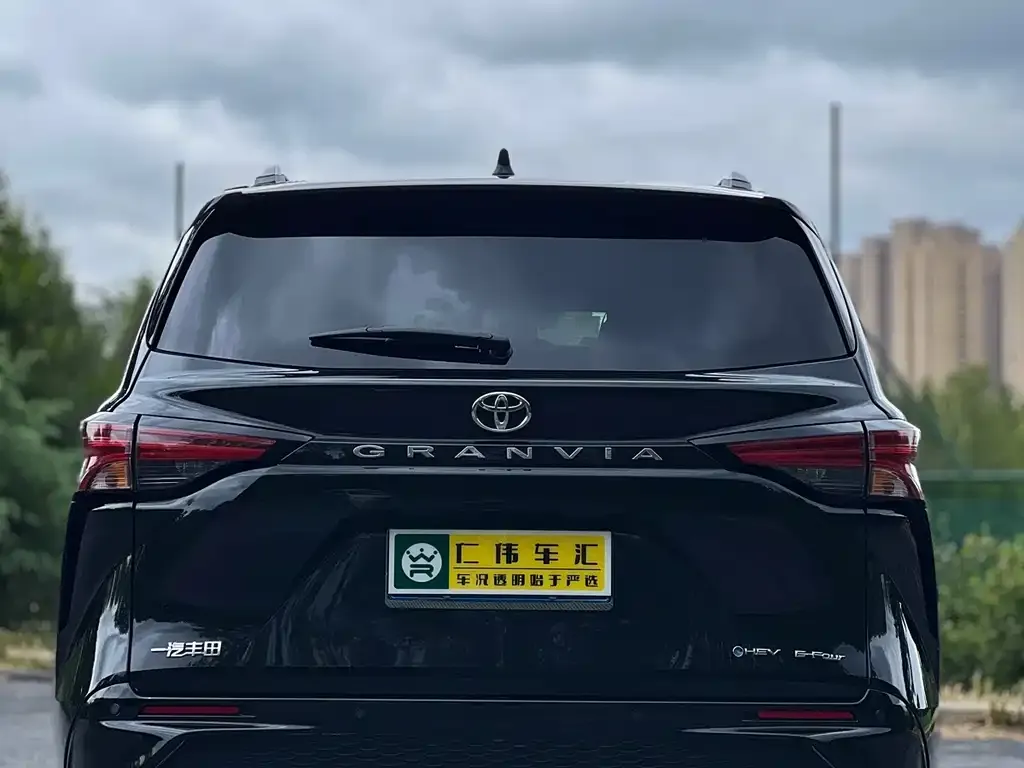 Toyota Granvia 2025 из CN, фото 2