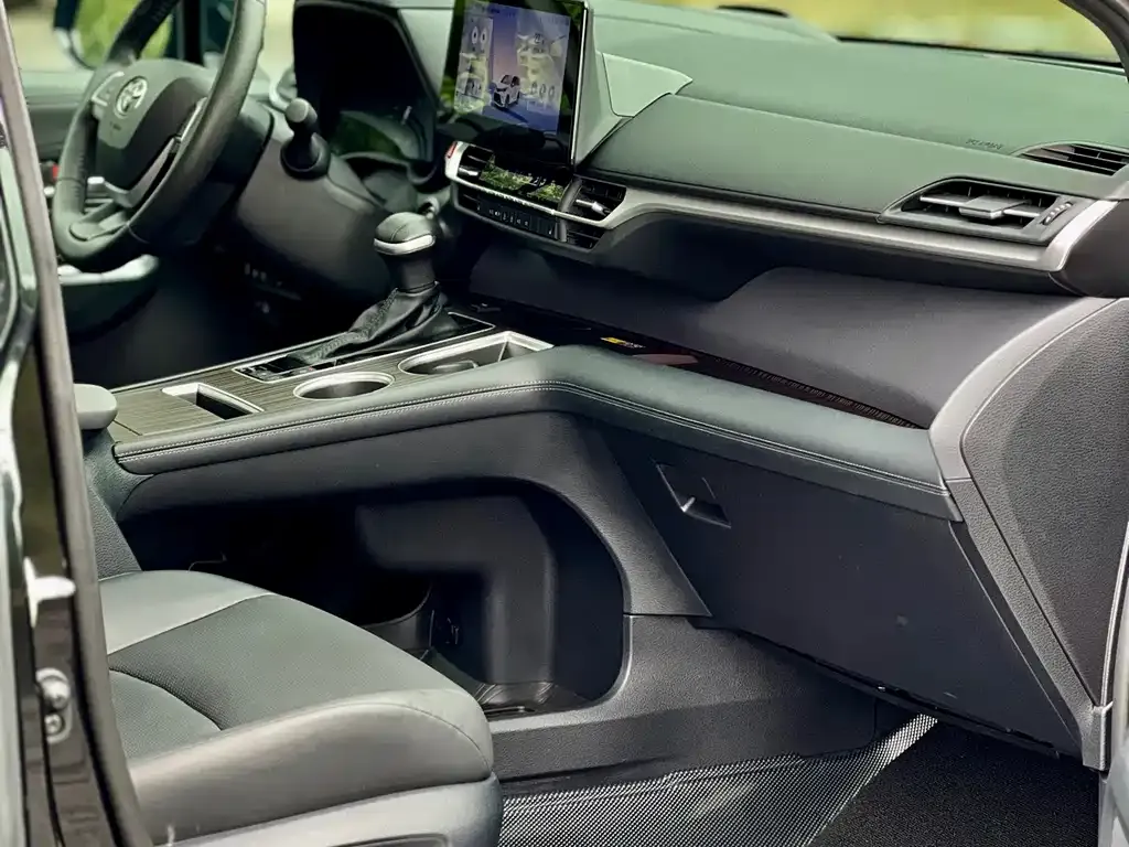 Toyota Granvia 2025 из CN, фото 10