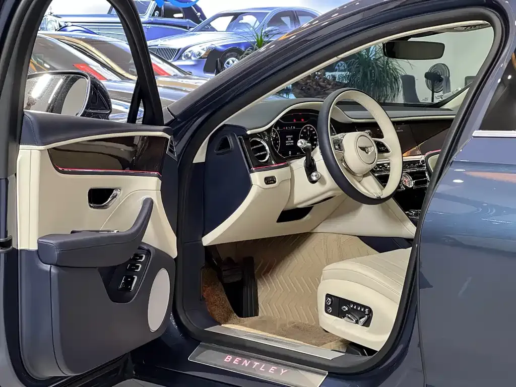 Bentley Flying Spur PHEV 2022 из CN, фото 10