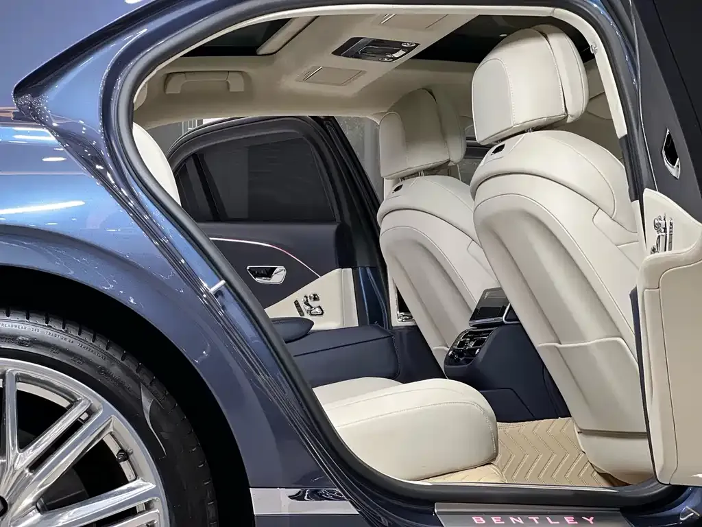 Bentley Flying Spur PHEV 2022 из CN, фото 2