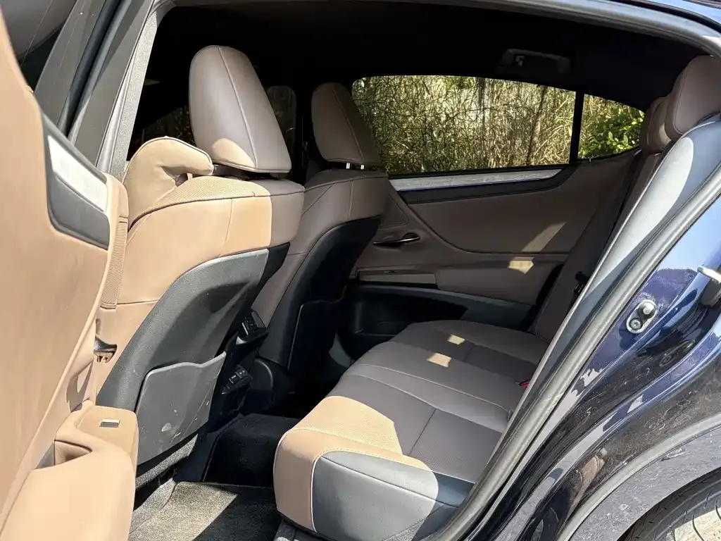Lexus ES 2025 из CN, фото 2