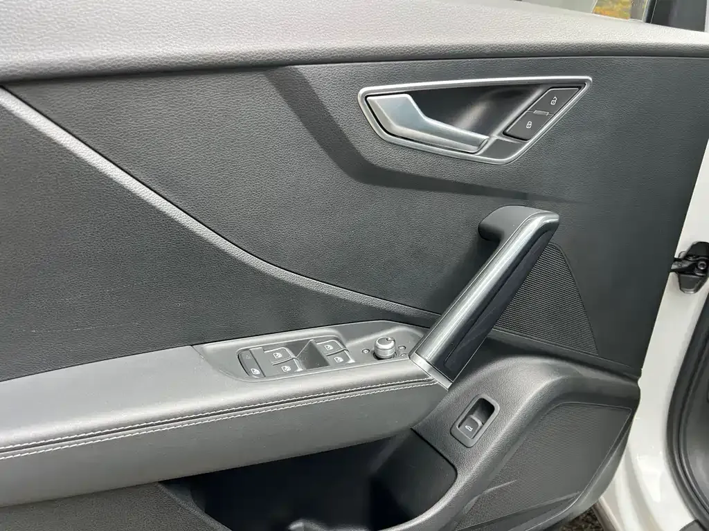 Audi Q2L 2023 из CN, фото 9