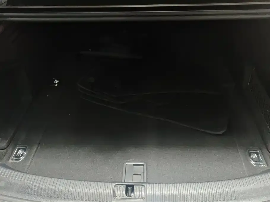 Audi A4L 2021 из CN, фото 10