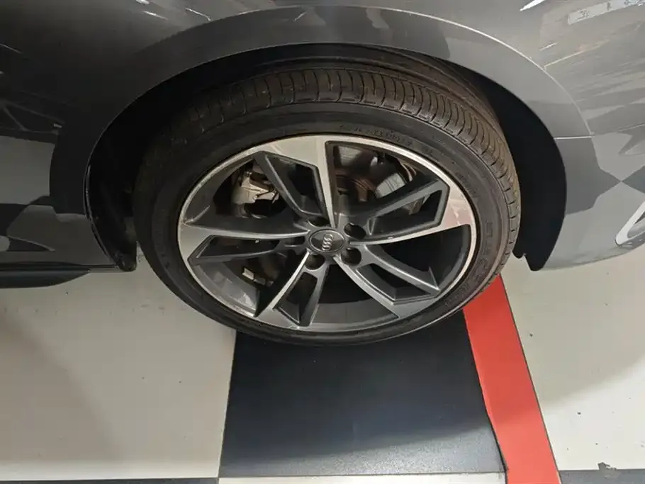 Audi A4L 2021 из CN, фото 4