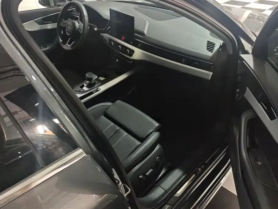 Audi A4L 2021 из CN, фото 5