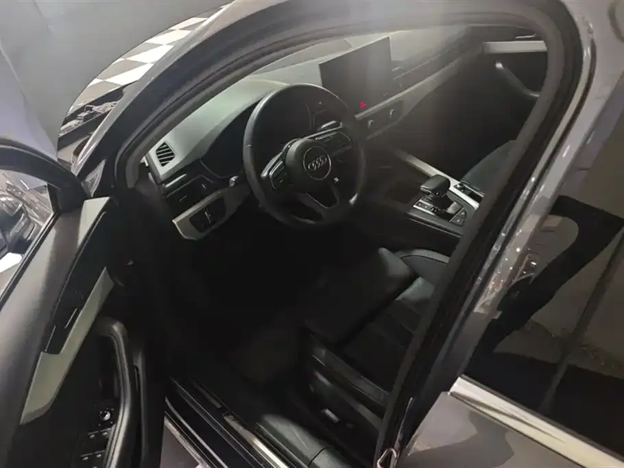 Audi A4L 2021 из CN, фото 2