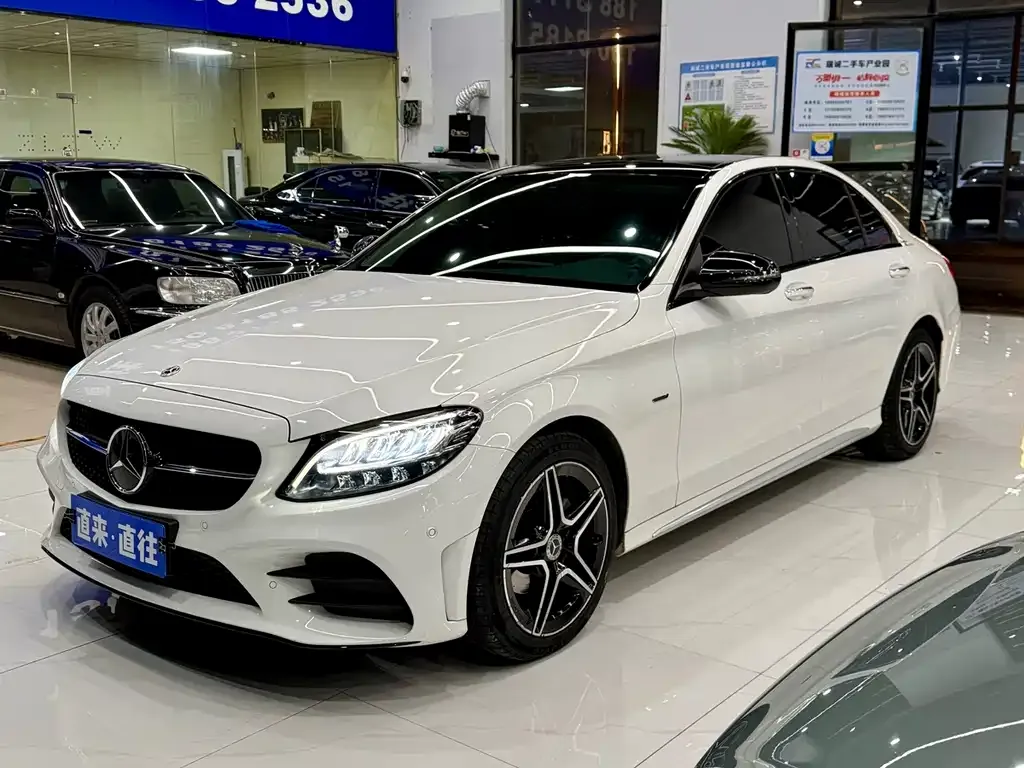 Mercedes-Benz C-Class — фото 1
