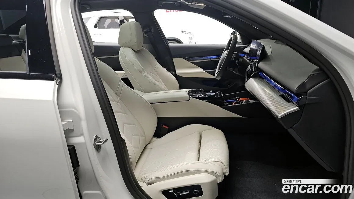 BMW 5-Series 2025 из KR, фото 10