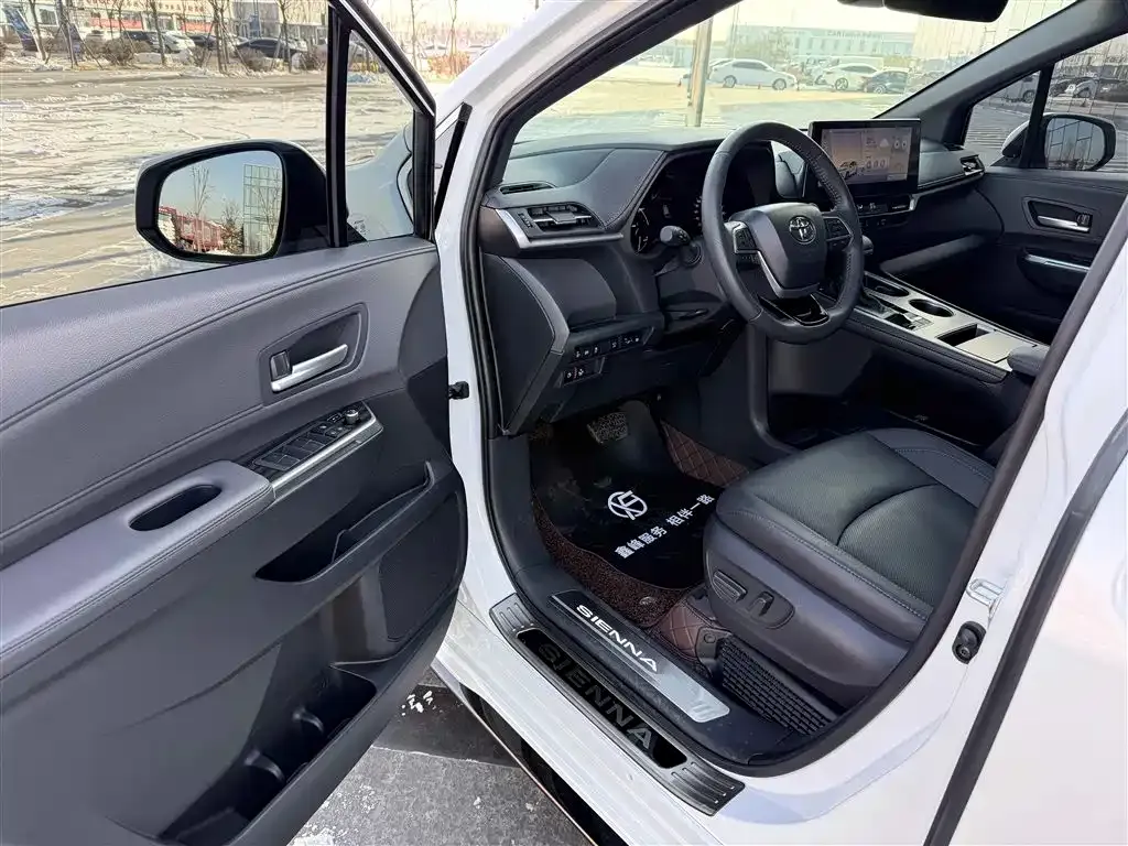 Toyota Sienna 2025 из CN, фото 2
