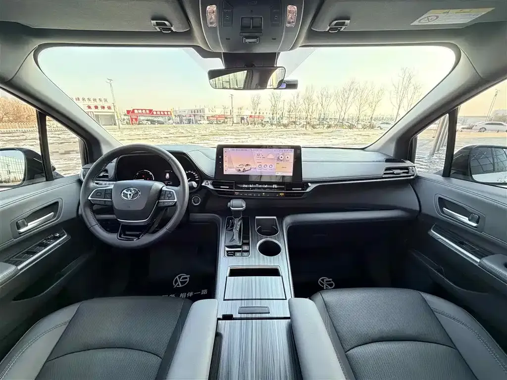 Toyota Sienna 2025 из CN, фото 6