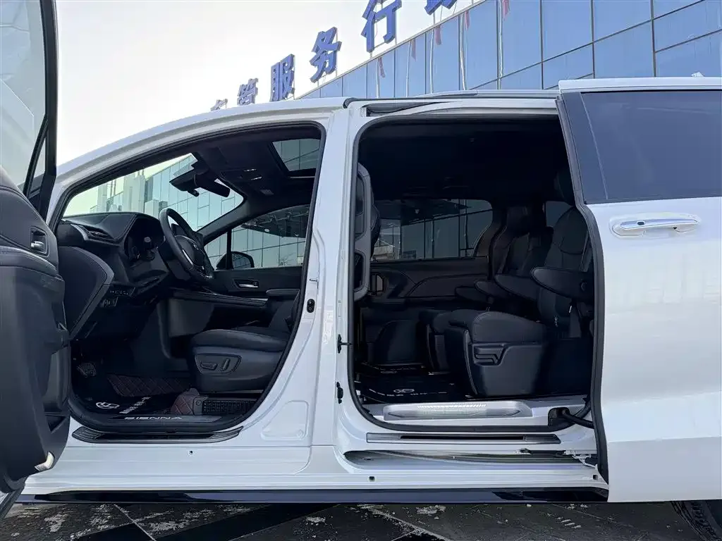 Toyota Sienna 2025 из CN, фото 9