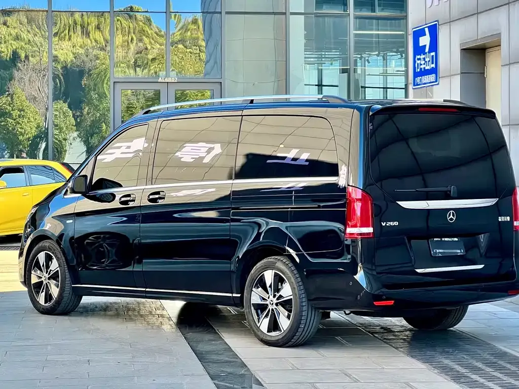 Mercedes-Benz V-Class 2023 из CN, фото 10