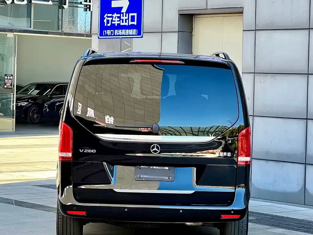 Mercedes-Benz V-Class 2023 из CN, фото 2