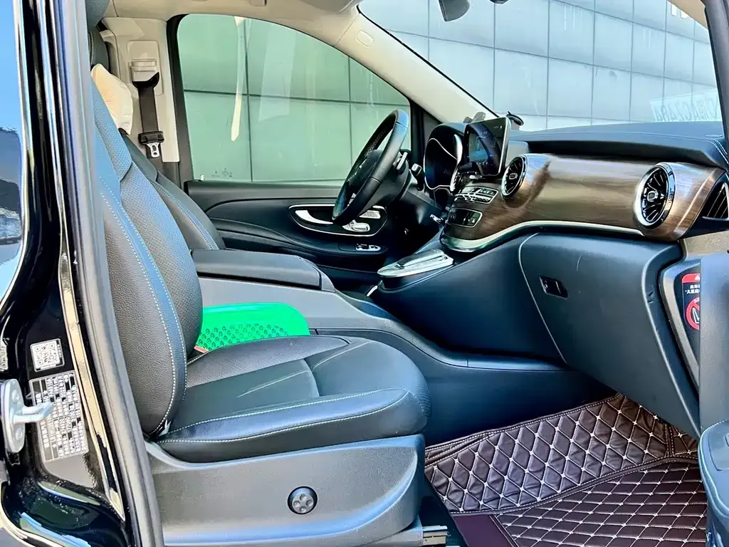 Mercedes-Benz V-Class 2023 из CN, фото 3