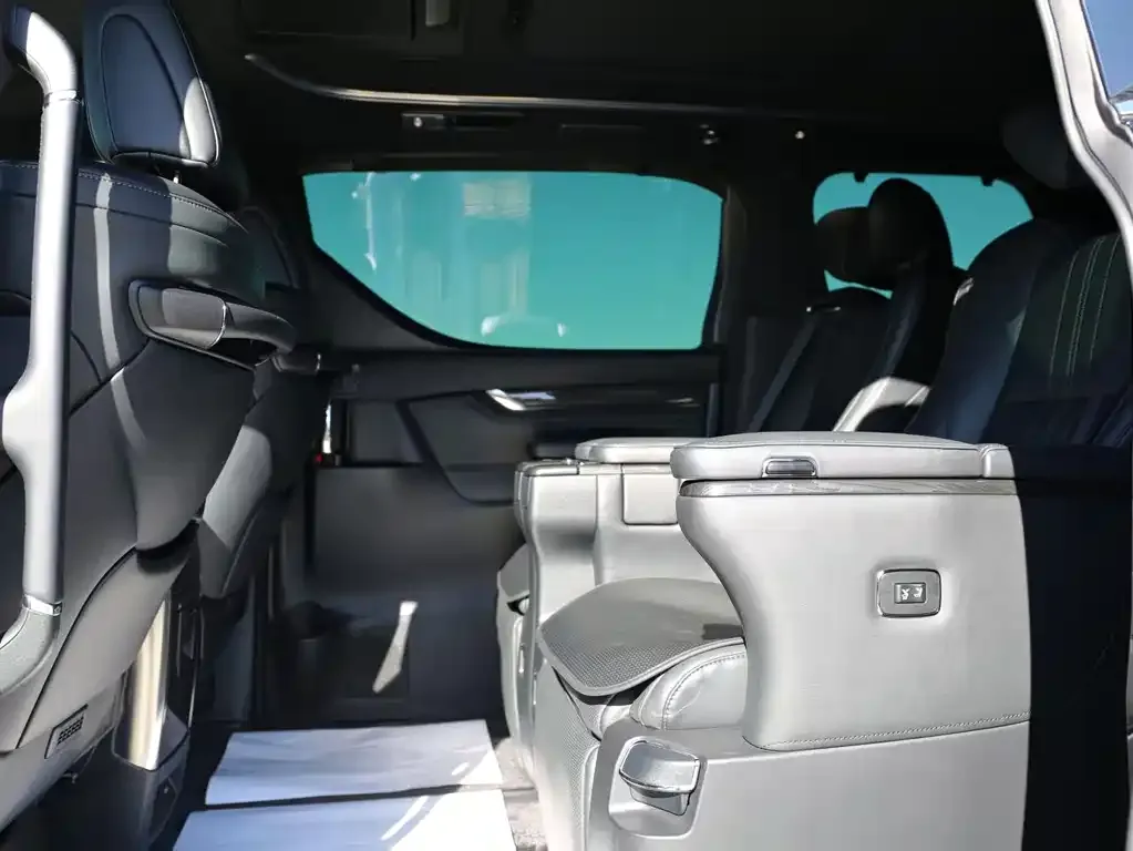Lexus LM 2023 из CN, фото 9