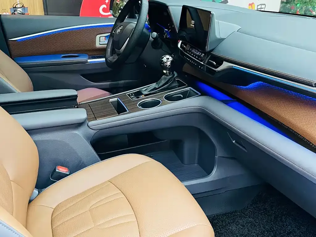 Toyota Sienna 2025 из CN, фото 3