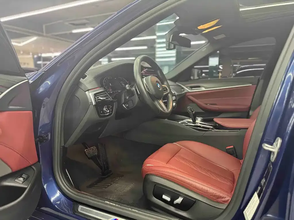 BMW 5 Series 2021 из CN, фото 6
