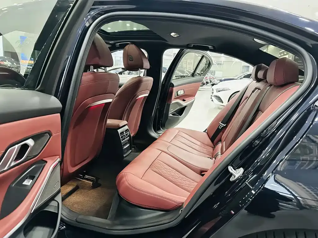 BMW 3 Series 2024 из CN, фото 3