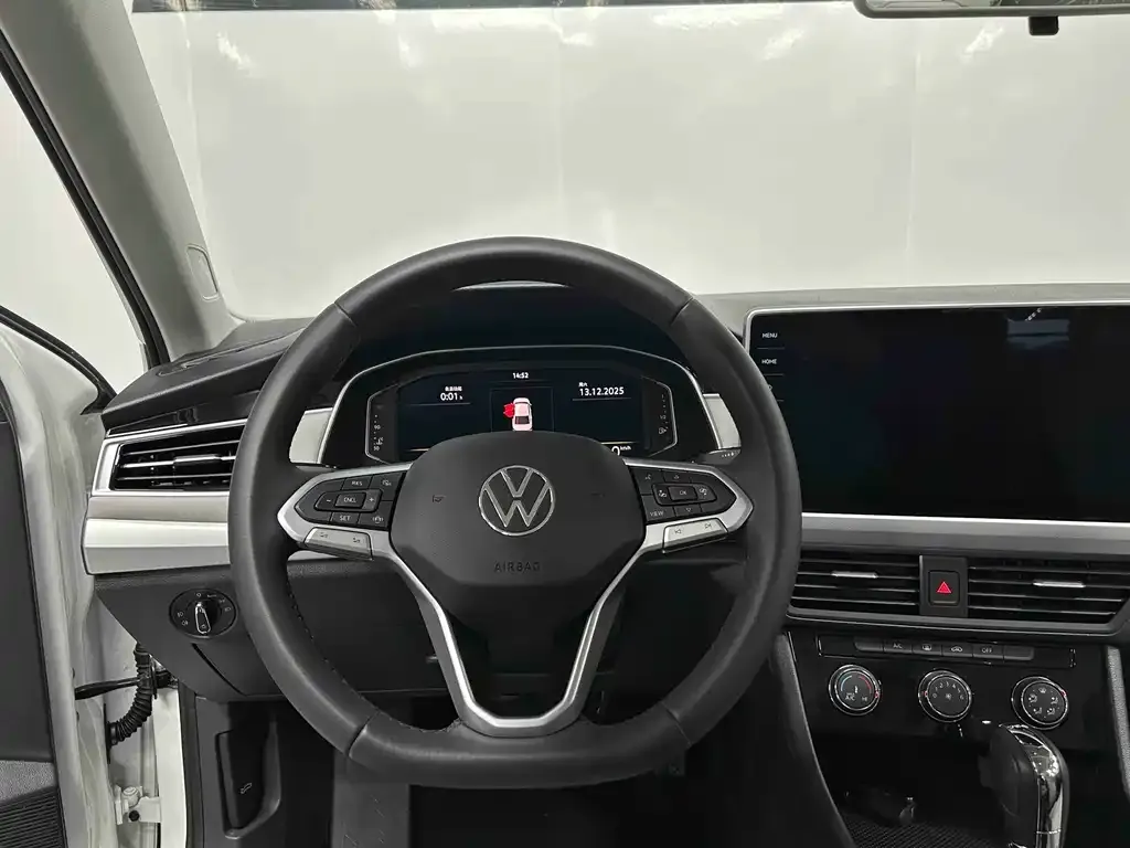Volkswagen Bora 2024 из CN, фото 10