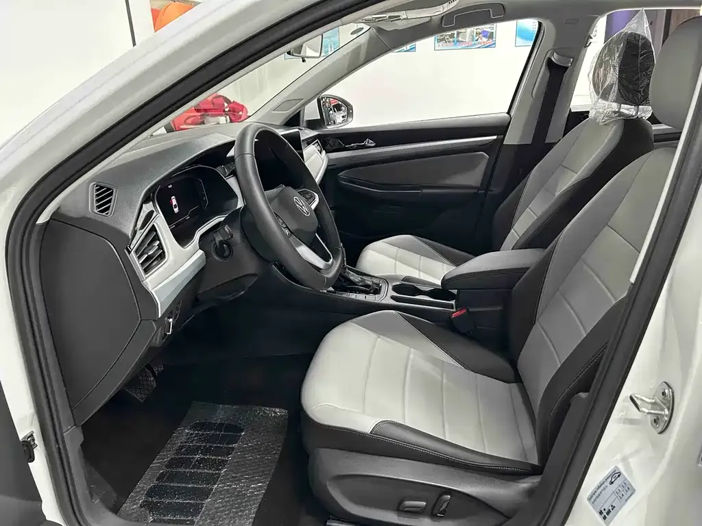 Volkswagen Bora 2024 из CN, фото 7