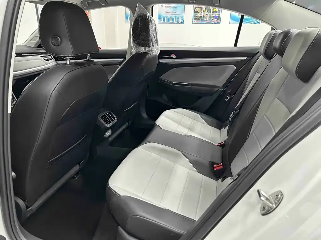 Volkswagen Bora 2024 из CN, фото 8