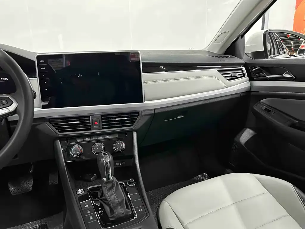 Volkswagen Bora 2024 из CN, фото 9