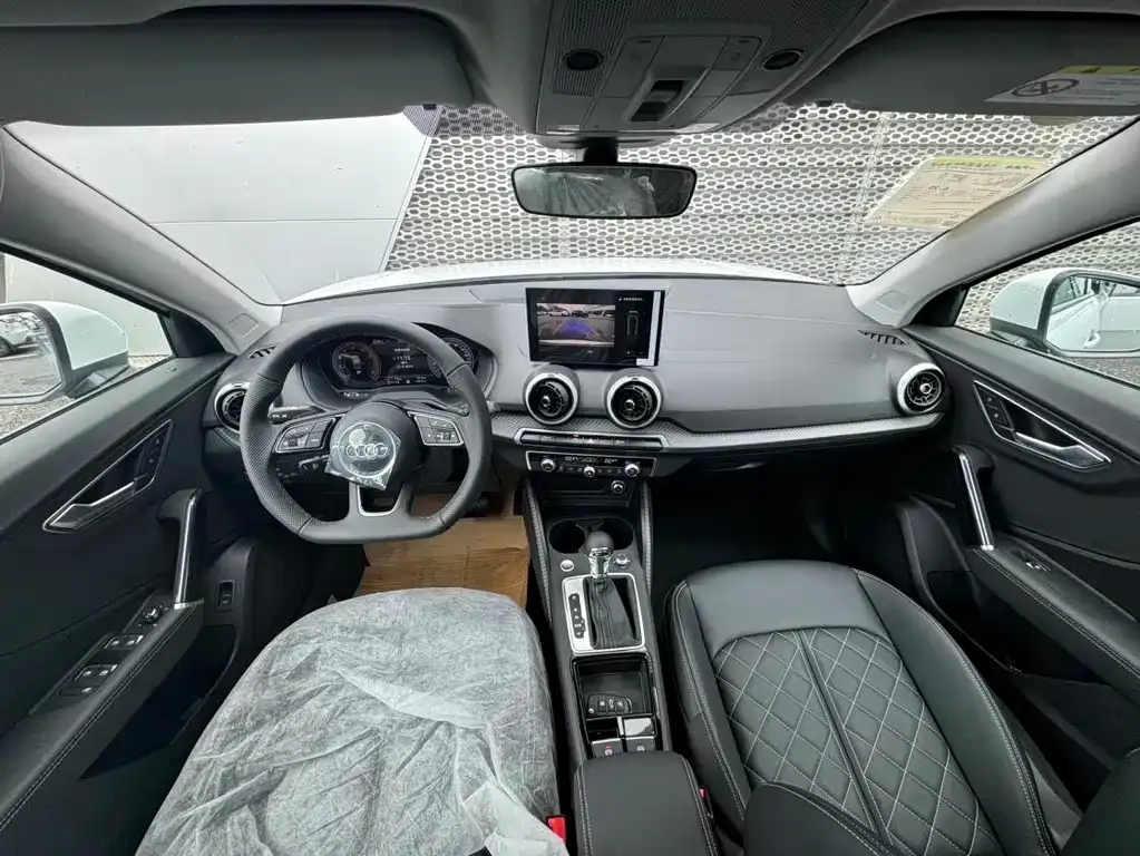 Audi Q2L 2025 из CN, фото 3