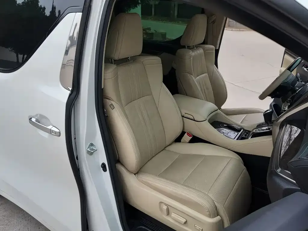 Toyota Vellfire — фото 3