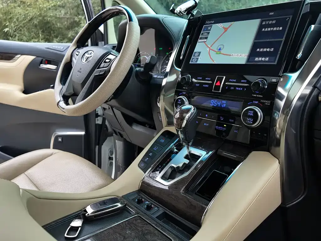 Toyota Vellfire — фото 10