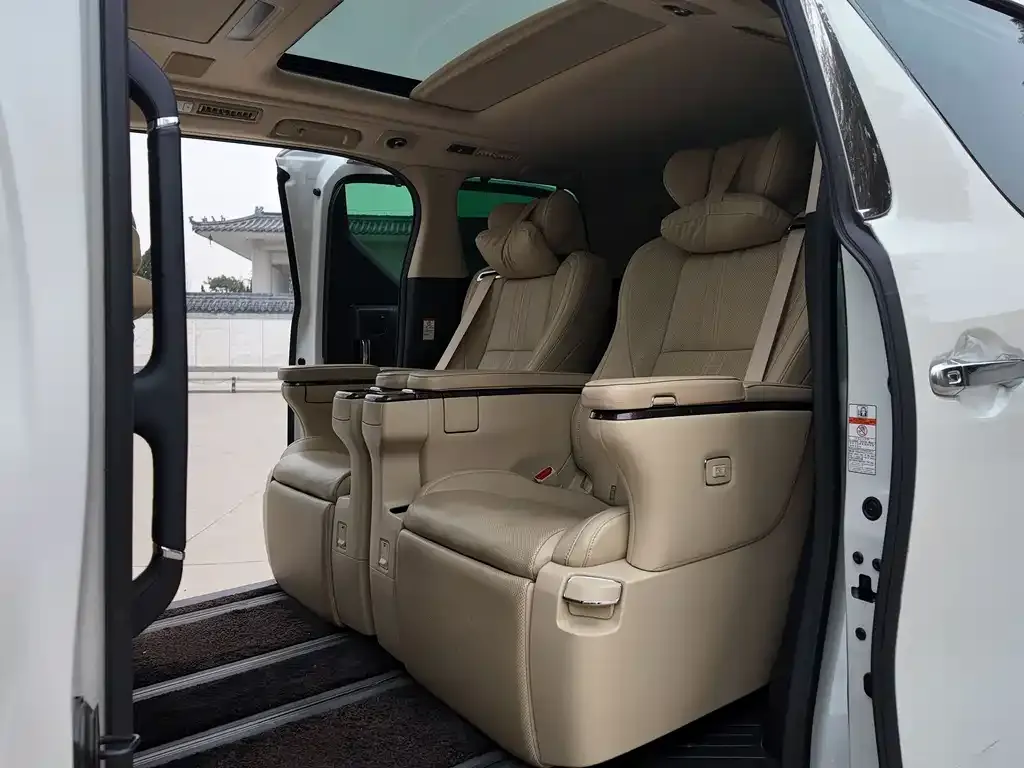 Toyota Vellfire — фото 5