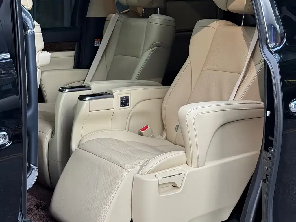 Toyota Alphard 2022 из CN, фото 3