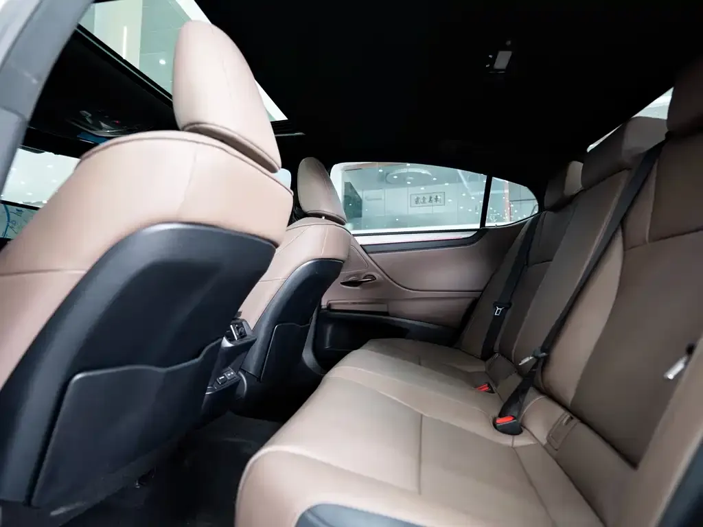 Lexus ES 2025 из CN, фото 2
