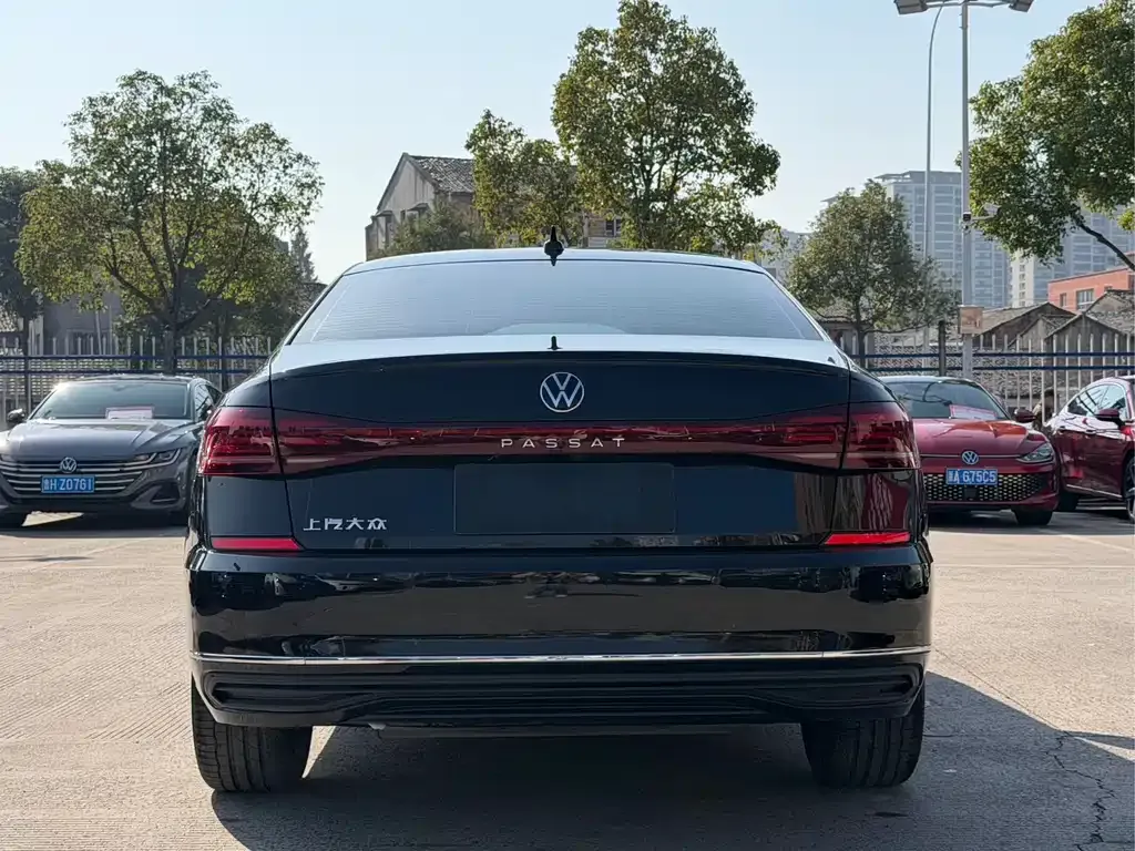 Volkswagen Passat 2023 из CN, фото 10