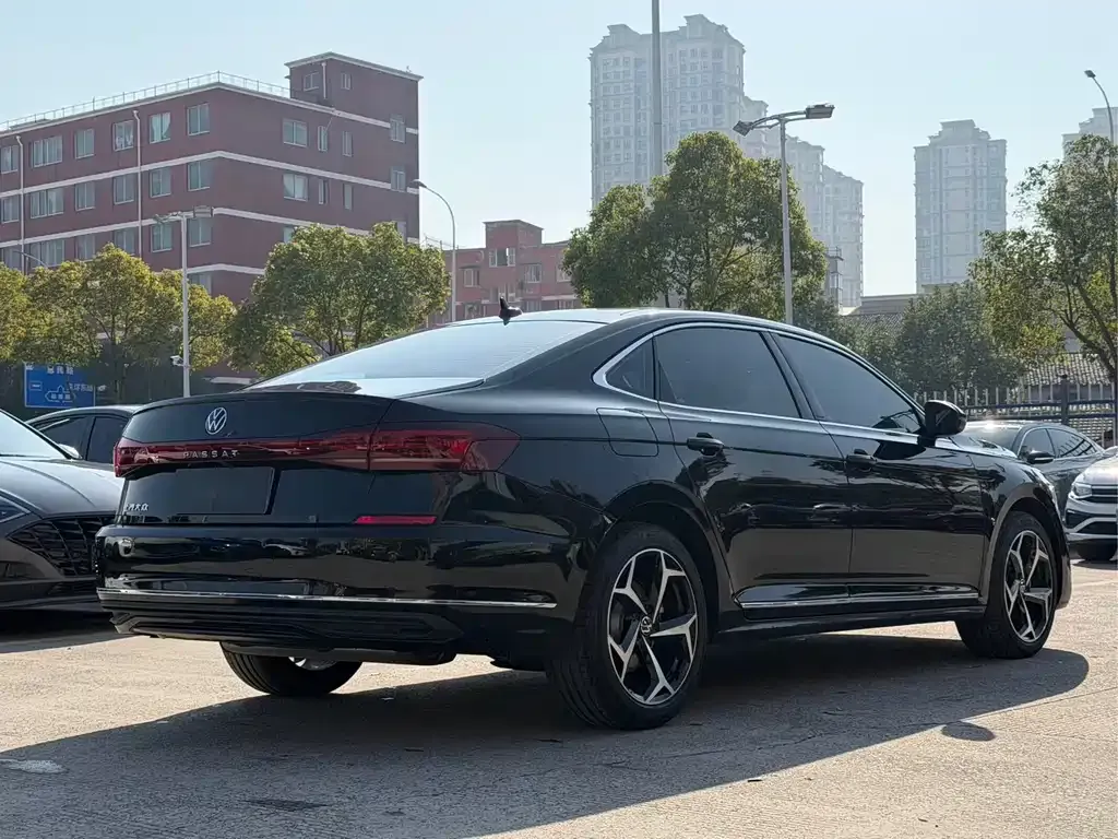 Volkswagen Passat 2023 из CN, фото 4