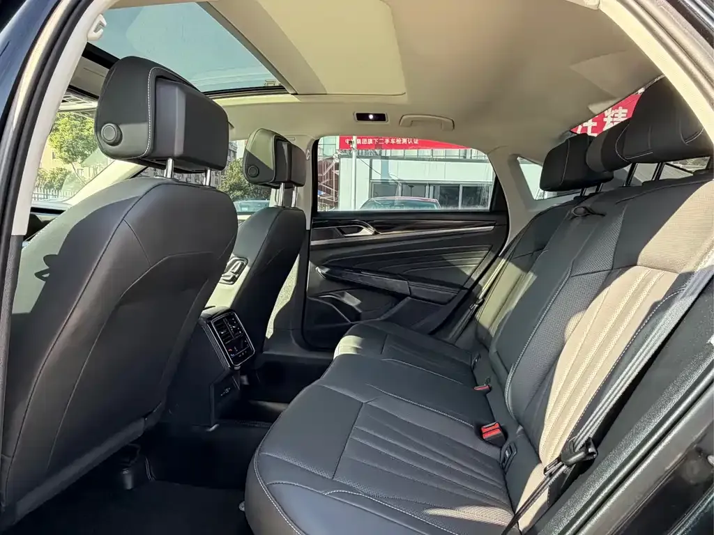 Volkswagen Passat 2023 из CN, фото 6