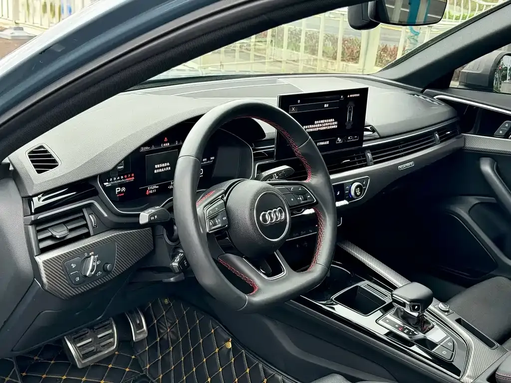 Audi A4L 2022 из CN, фото 2