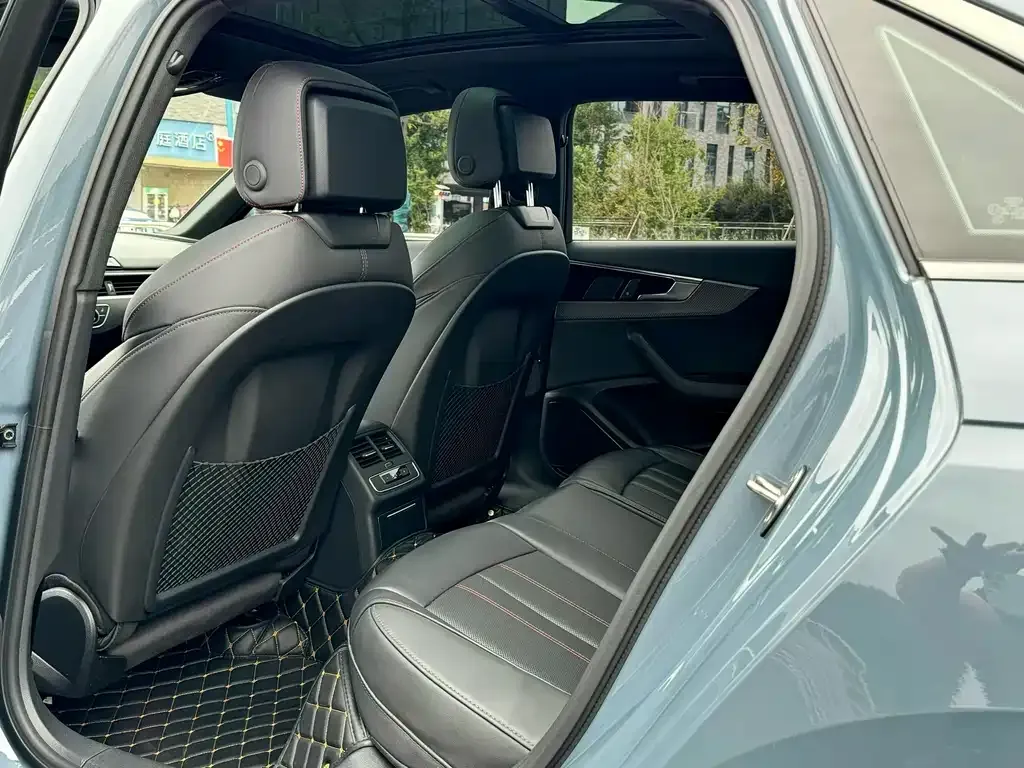 Audi A4L 2022 из CN, фото 4