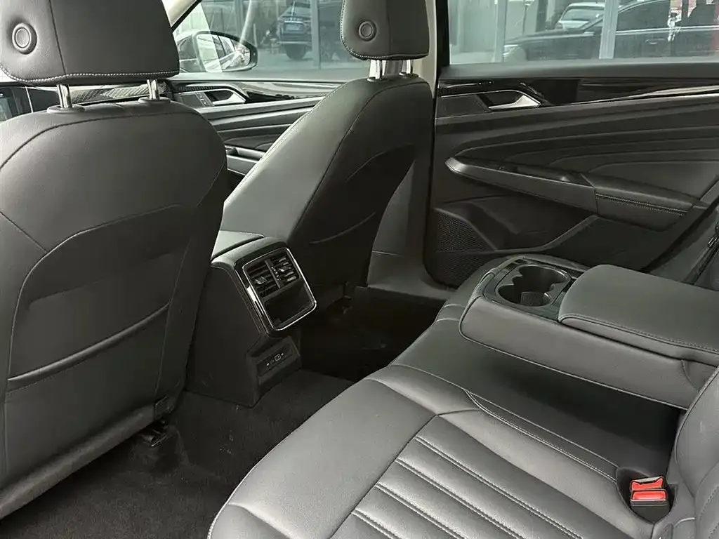 Volkswagen Passat 2022 из CN, фото 4