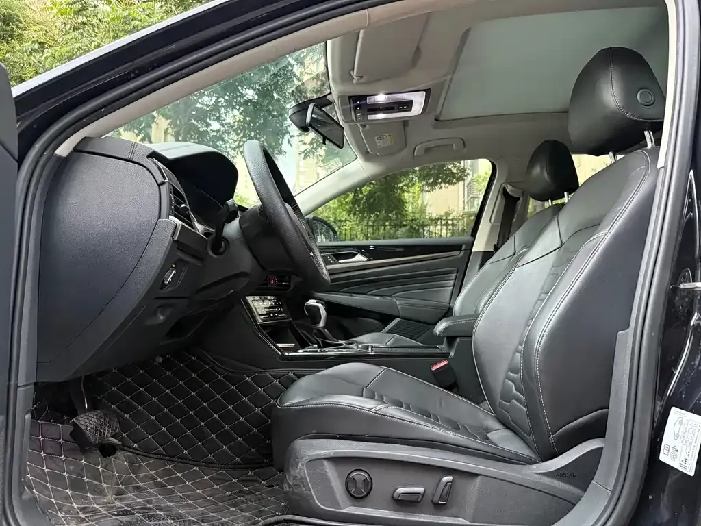 Volkswagen Passat 2021 из CN, фото 2