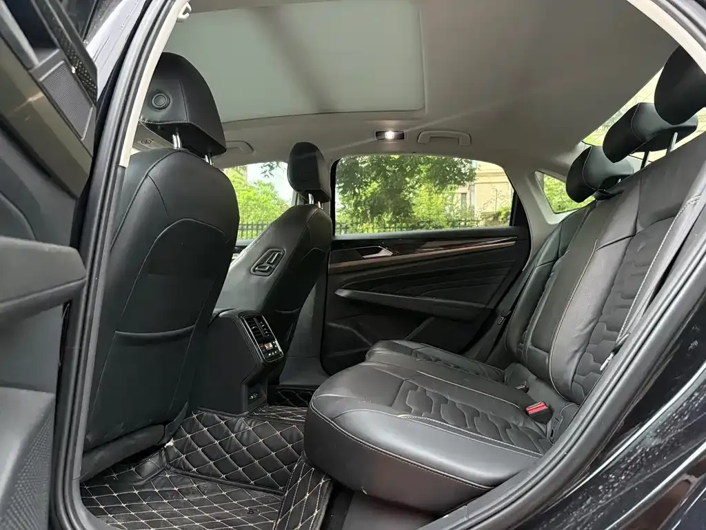 Volkswagen Passat 2021 из CN, фото 3
