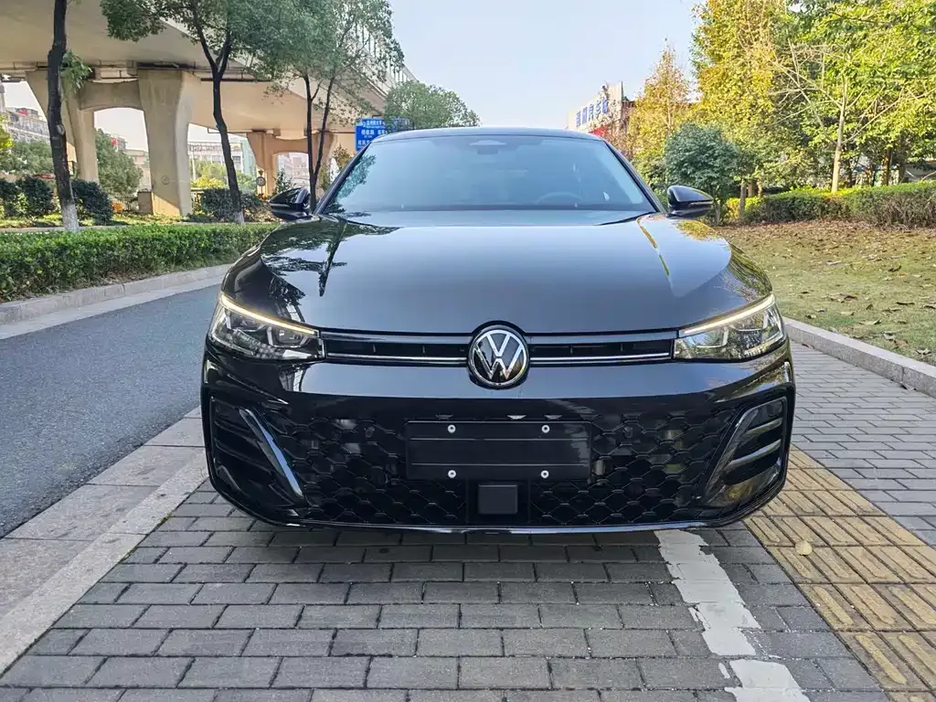 Volkswagen Passat 2024 из CN, фото 3