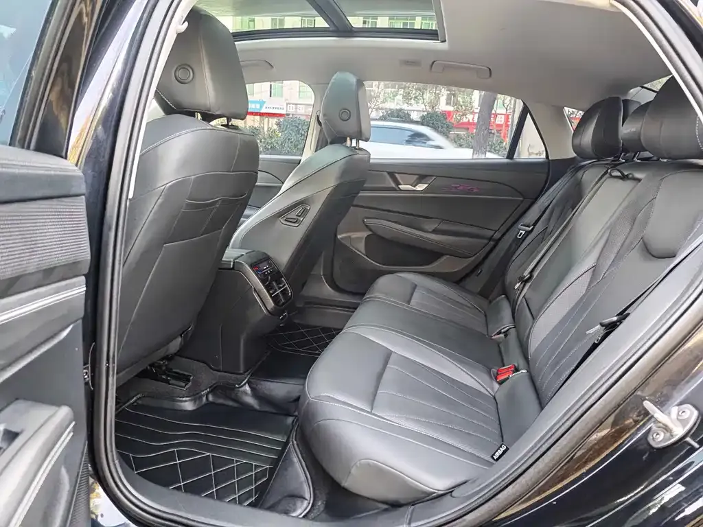 Volkswagen Passat 2024 из CN, фото 8