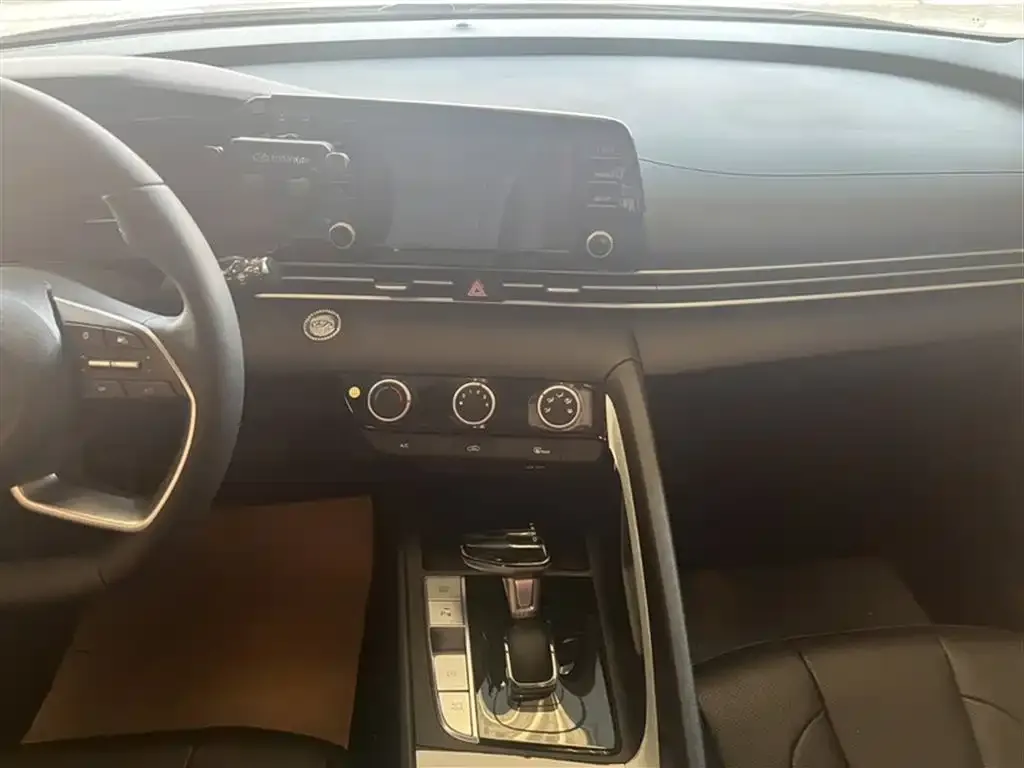 Hyundai Elantra 2023 из CN, фото 3