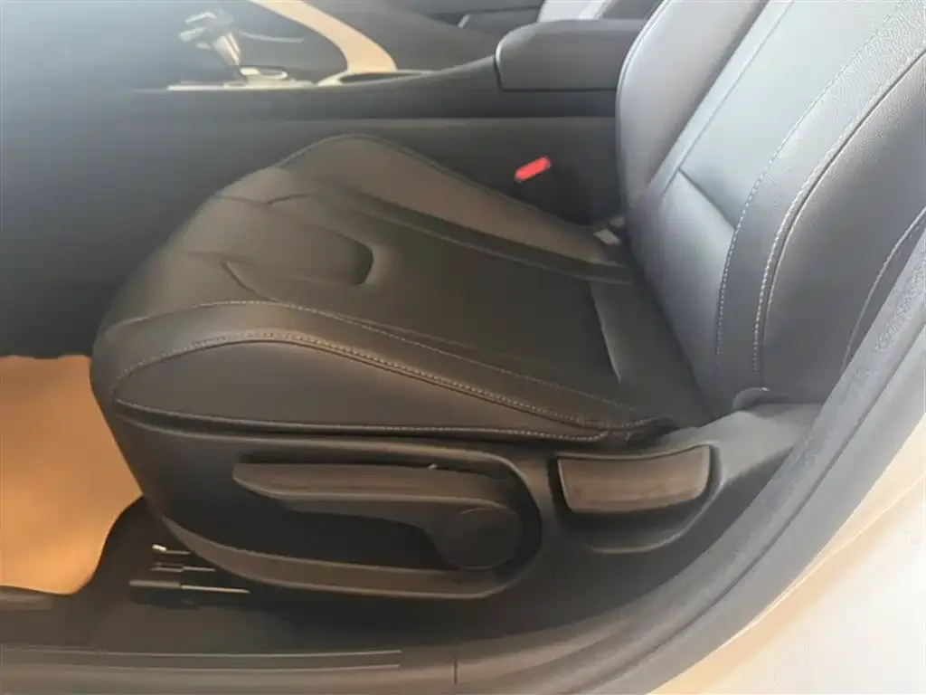 Hyundai Elantra 2023 из CN, фото 5