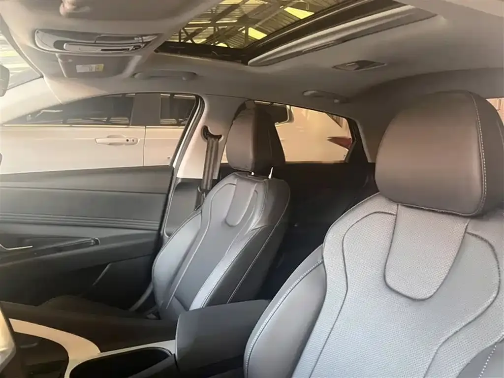 Hyundai Elantra 2023 из CN, фото 8