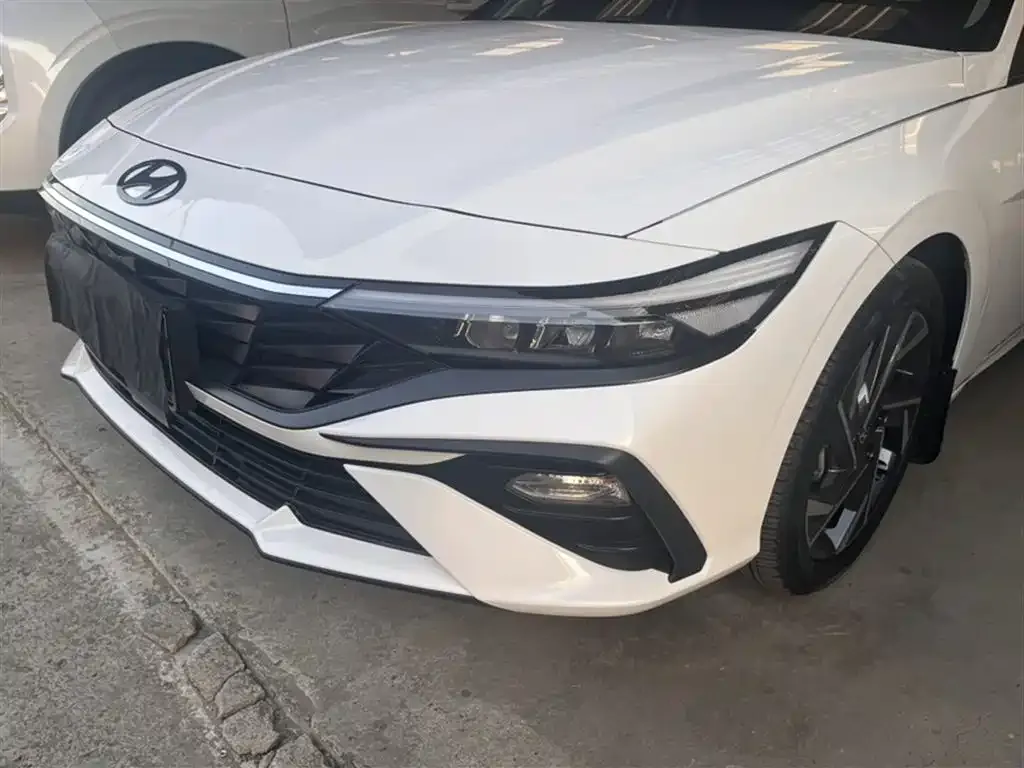Hyundai Elantra 2023 из CN, фото 10