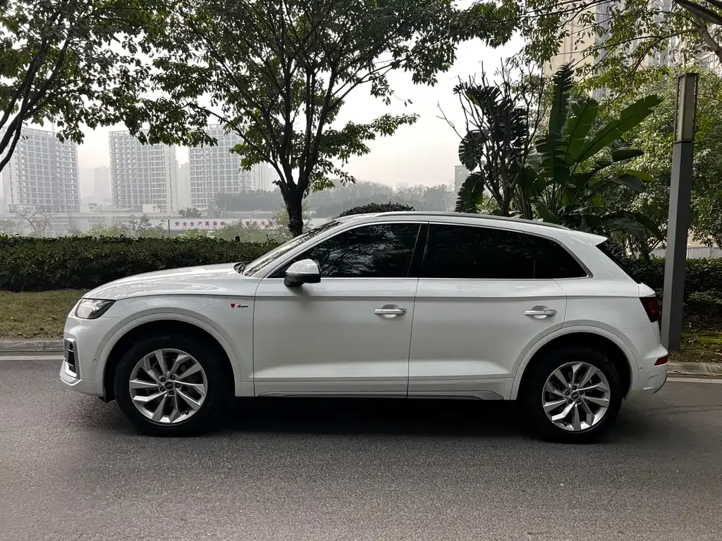 Audi Q5L — фото 5