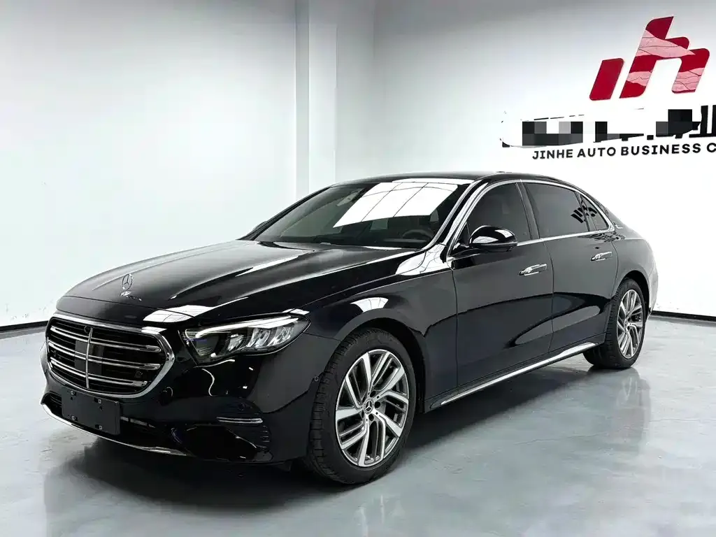 Mercedes-Benz E-Class — фото 1